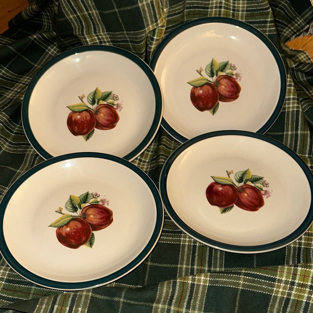 Vintage Apple Motif Salad Plate Set